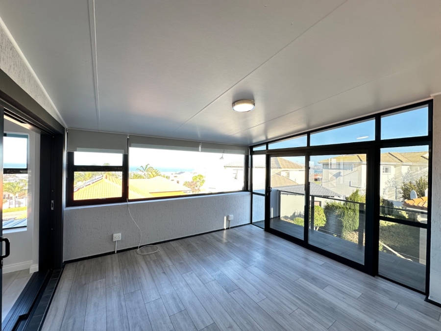 4 Bedroom Property for Sale in Hartenbos Heuwels Western Cape